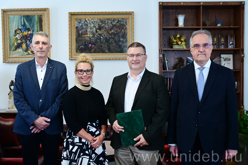 Új osztályvezető főorvosokat neveztek ki a berettyóújfalui kórházban