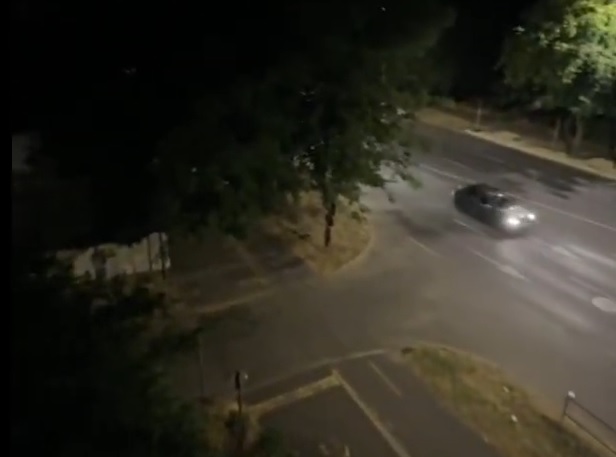 Így zeng éjszaka a Bem tér Debrecenben