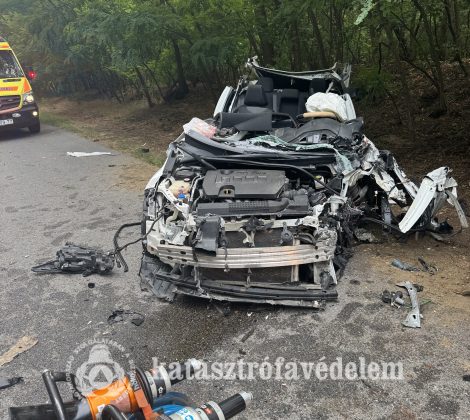 Beszorult roncsból kellett kimenteni a sofőrt Nyírlugoson