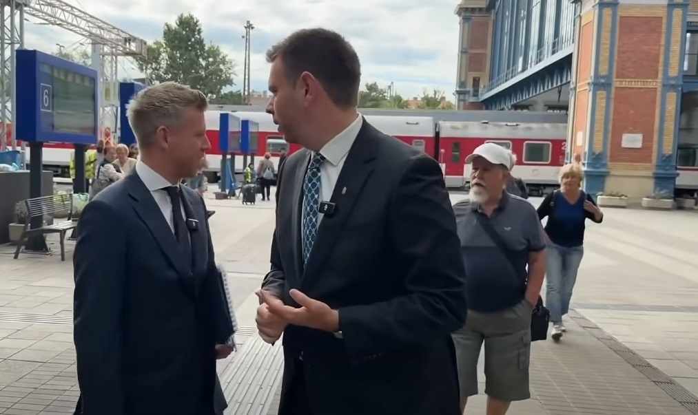 Magyar Péter leköpése
