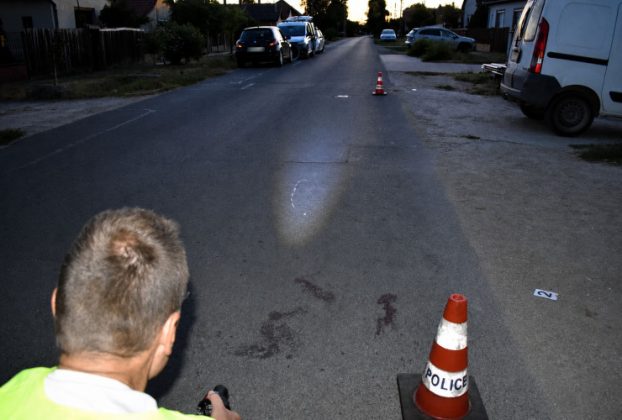 Menet közben szállt ki egy autóból egy 18 éves fiú Hajdúszoboszlón