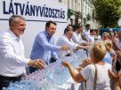 Vízosztás az utcán