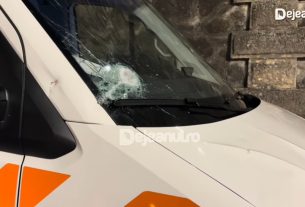 Kövekkel, botokkal és fejszékkel támadtak mentősökre az erdélyi Récekeresztúron