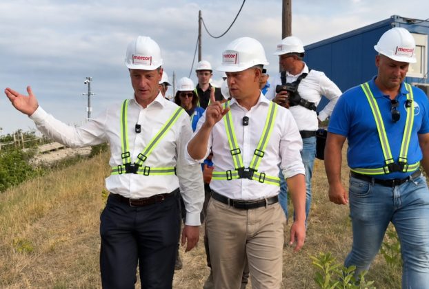 Magyar Péter Pakson
