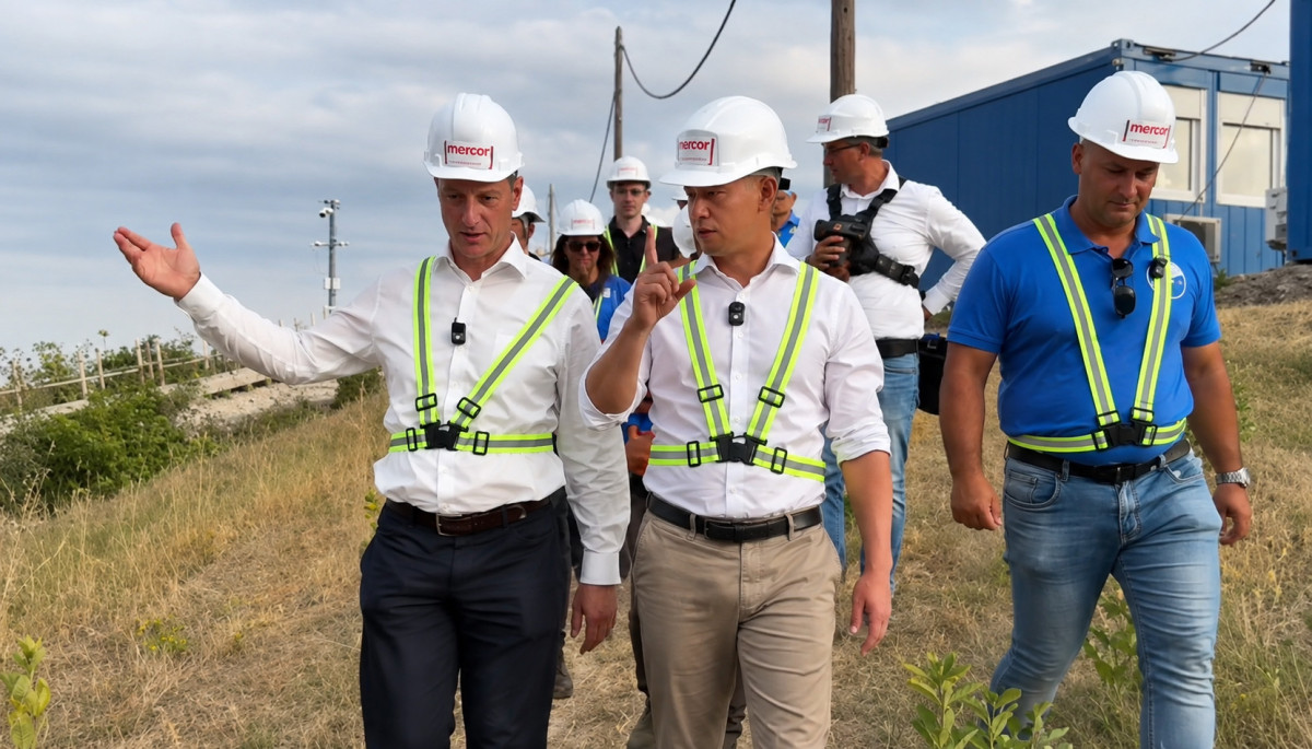 Magyar Péter Pakson
