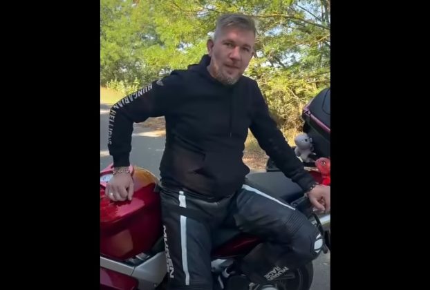 Horváth Attila motoros életmentő a 4-es főúton