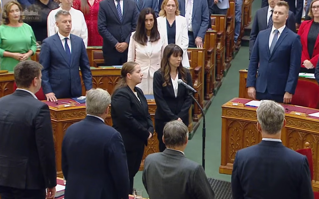 Unger Anna és Tasnády Katalin eskütétele