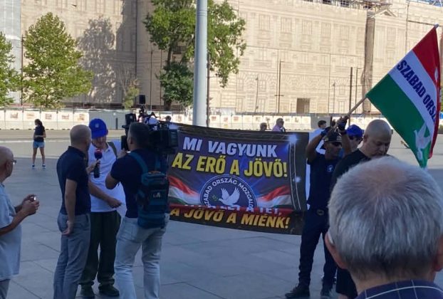 Unger Anna megválasztása miatt tüntettek a Parlament előtt