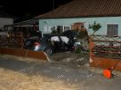 Háznak csapódott egy autó Debrecenben