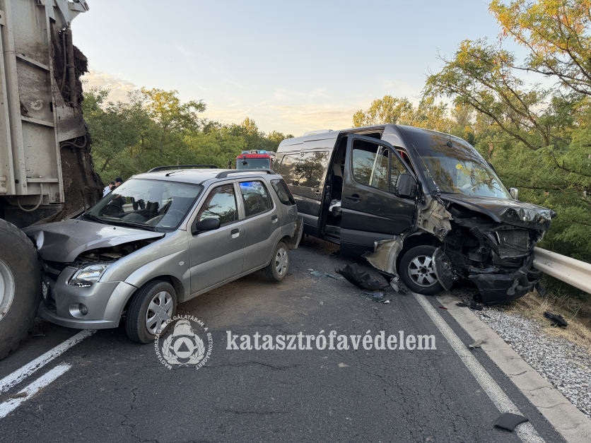 Négy jármű ütközött össze Berettyóújfalu közelében