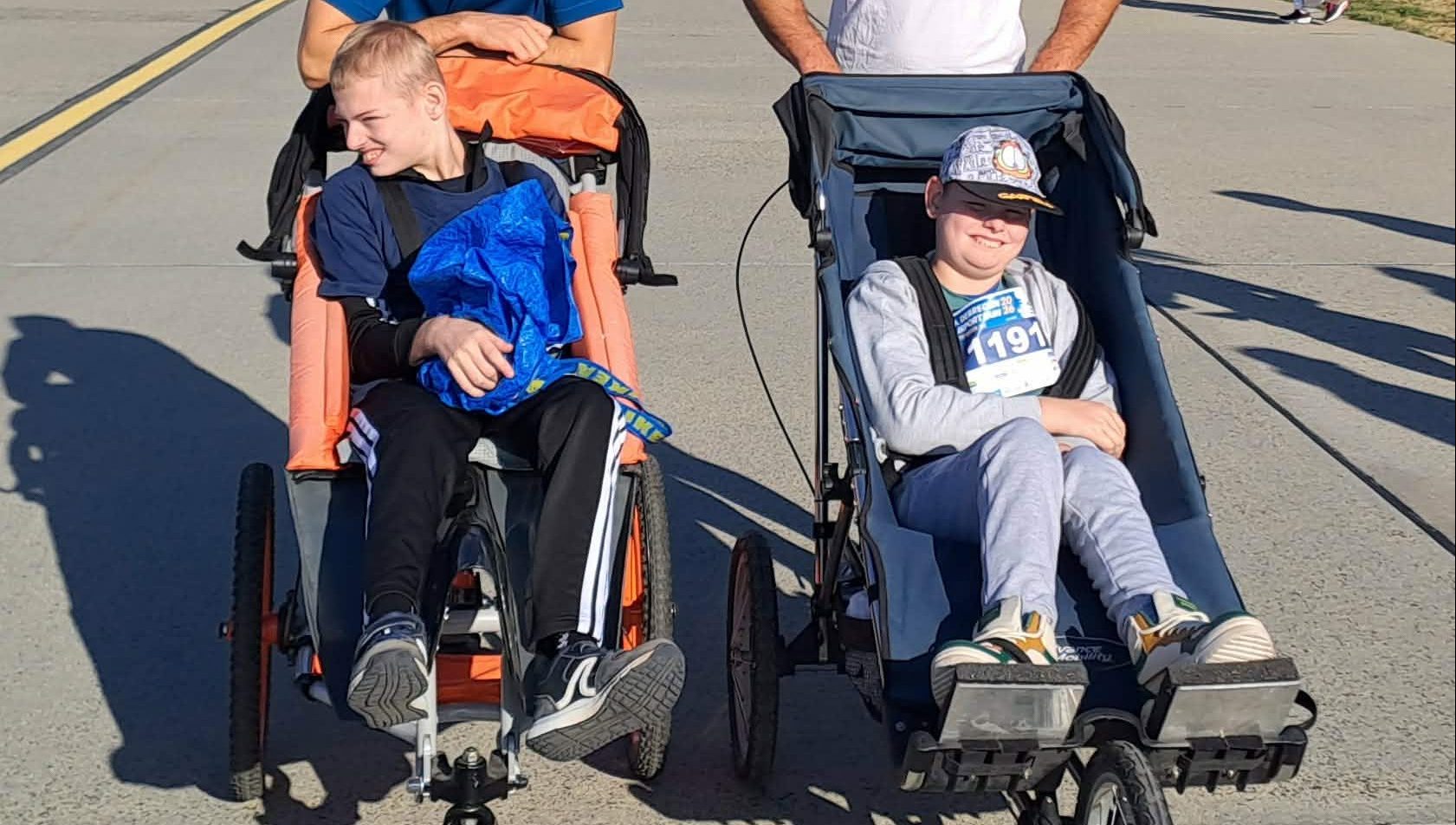 Mozgássérült fiatalok is részt vettek a debreceni reptérfutáson