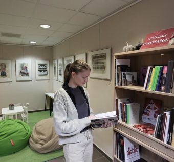 Könyvsarok várja az olvasókat a Déri Múzeumban