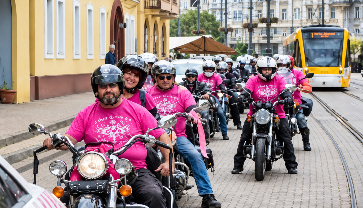 Motorral a mellrák ellen Debrecenben