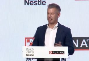 A Nestlé új büki gyáregységeinek átadásán bukkant fel Magyar Péter