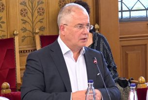 Kósa Lajos az MNB-ügyeket vizsgáló parlamenti bizottság előtt