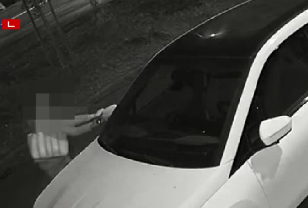 Letörte egy nő egy húszmilliós BMW visszapillantó tükrét Debrecenben