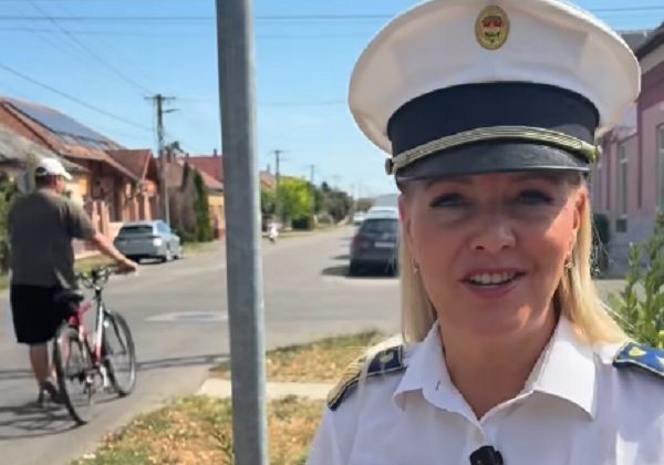 Öngólt lőhetett a rendőrség: szerintük a bicikliseknek le kell szállniuk a stoptáblánál
