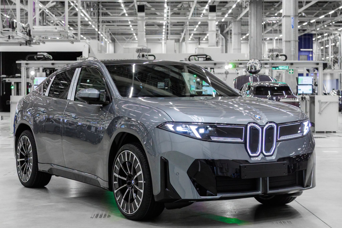 BMW iX4