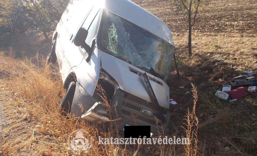 Mindkét autó az árokban végezte Derecskénél
