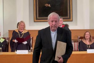 Aranydiplomát kapott Vámos Miklós