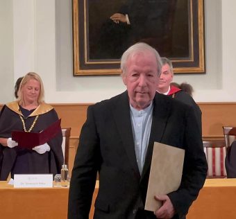 Aranydiplomát kapott Vámos Miklós