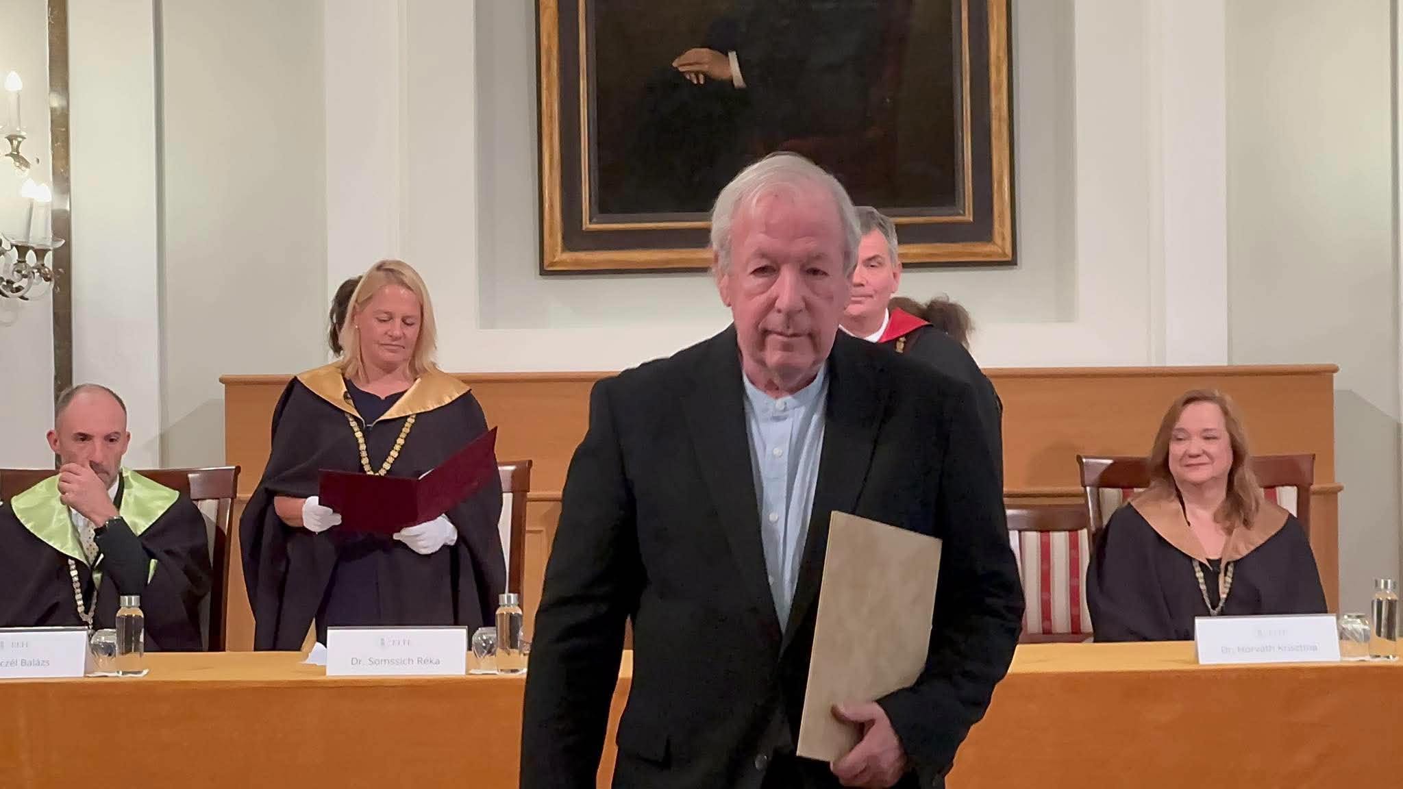 Aranydiplomát kapott Vámos Miklós