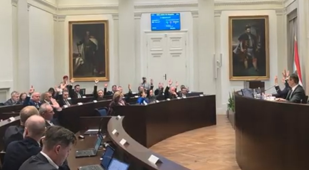 Elromlott a szavazógép a debreceni közgyűlésen
